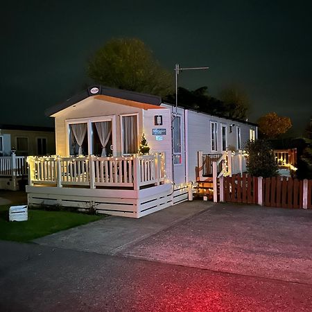 Hares Haven Pet Friendly Sleeps 6 Villa Kingston upon Hull Exterior photo